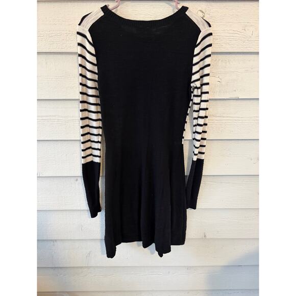 Express Black & White Striped Sweater Dress Size M Long Sleeve Fit & Flare - Picture 6 of 7